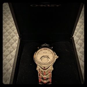 Oakley Jury Watch Women's "RARE"